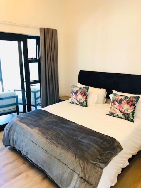 Glow Boutique Suites & Guesthouse Херманус Экстерьер фото